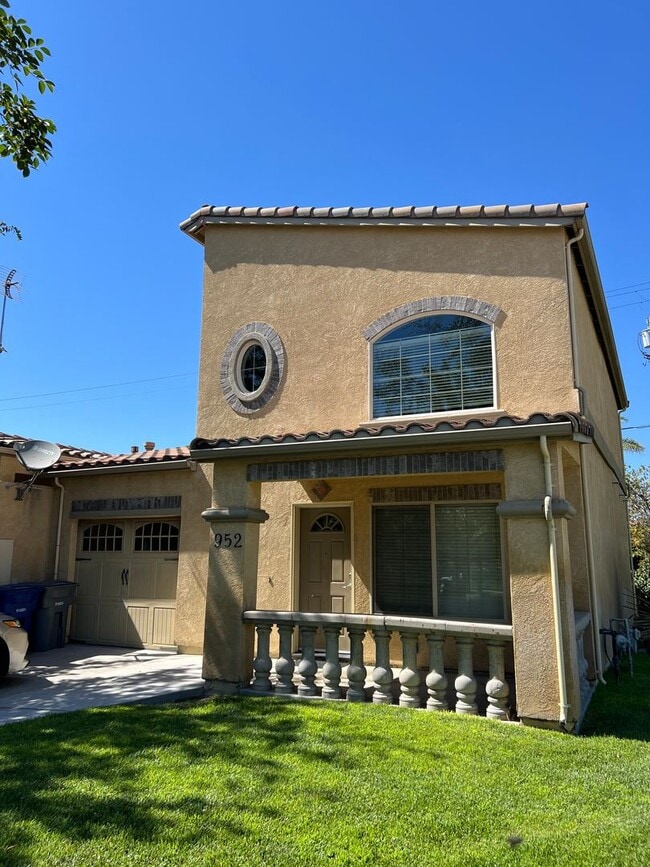 Building Photo - Charming Two-Story Home in Gated Senior Co...