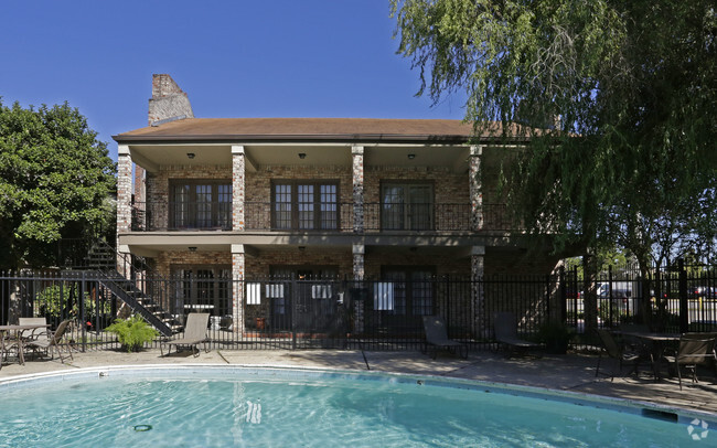 Building Photo - Gates of Oakwood Rental