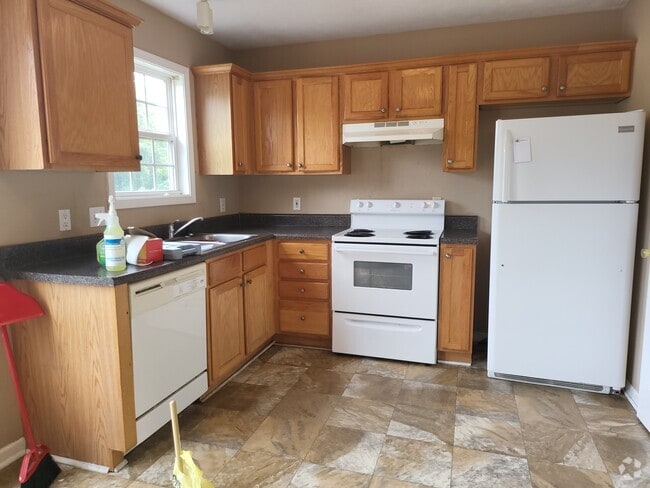 Building Photo - 330 Mcpherson St Rental