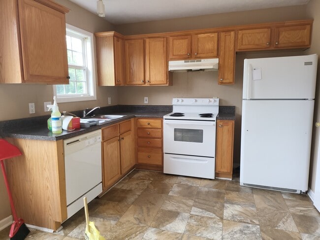 Building Photo - 330 Mcpherson St Rental