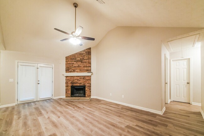 Photo - 329 Hillcrest Ln