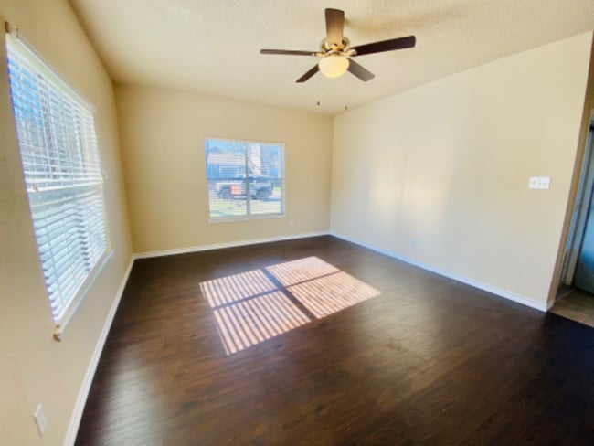 Photo - 103 Hughson Ct