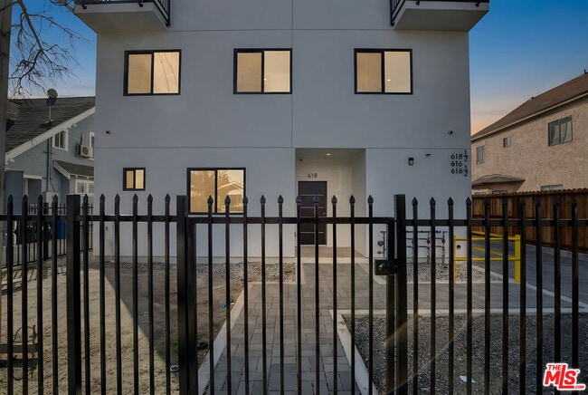 Building Photo - 618 E 28th St