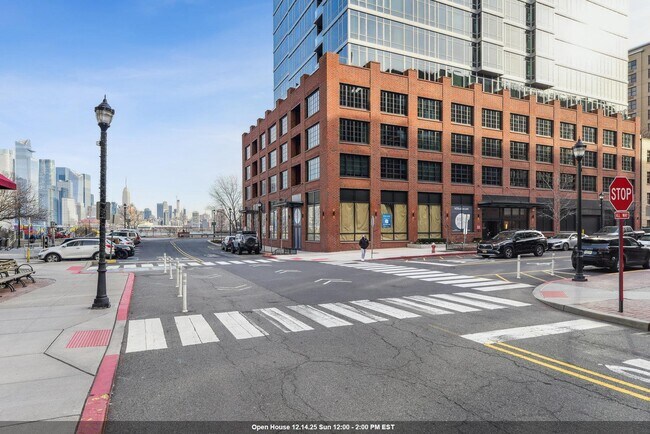 Building Photo - 1425 HUDSON St Unit 11A