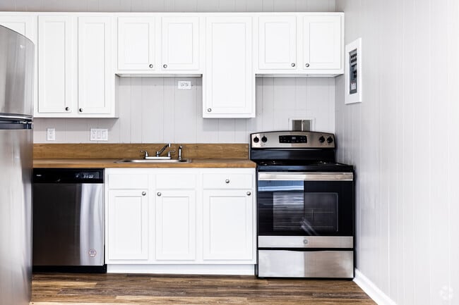 1BR, 1BA - 706SF