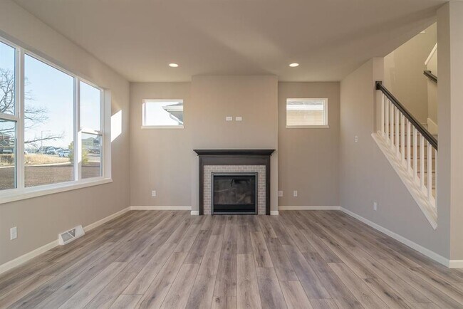 Photo - 343 Sunshine Ln