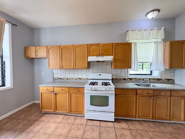Photo - 136-138 S 7th St Apartments Unit 2R