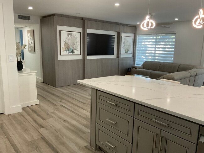 Pullout wall closed - 2870 NE 14th Street Cswy