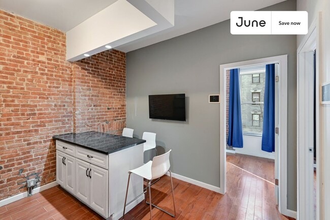 351 W 46th St