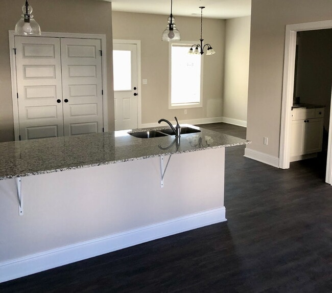 Photo - 3BD 2.5 BA TOWNHOME FOR RENT - WITHIN WALKING DISTANCE OF TTU Unidad F102