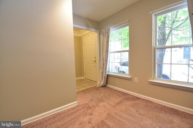 Photo - 5053 Kilburn St