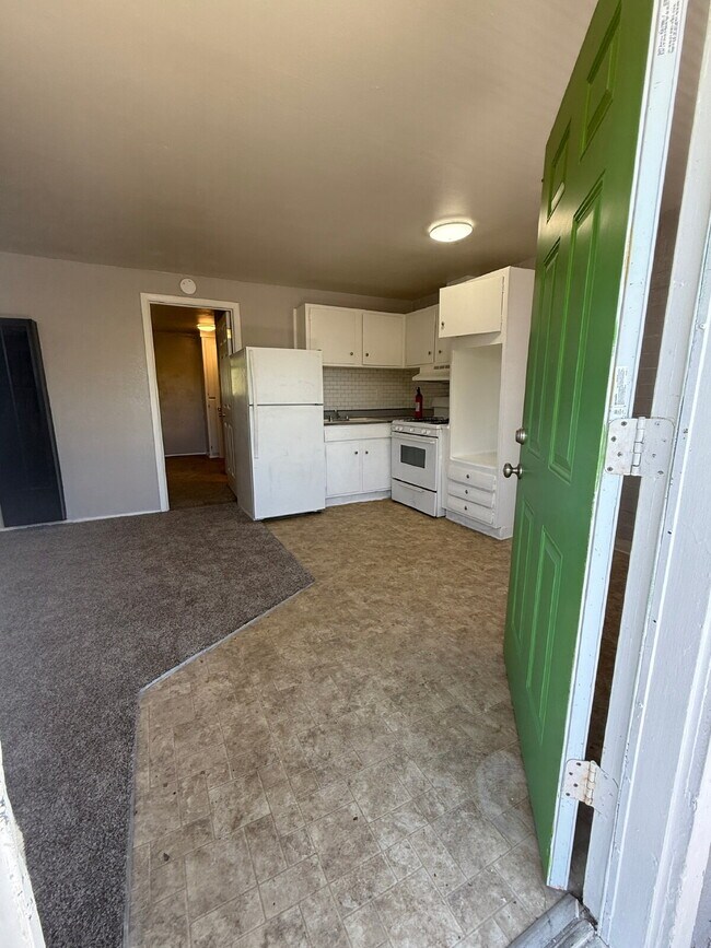 Fantastic downtown location! 1bd/1ba! - Fantastic downtown location! 1bd/1ba! Unit 10