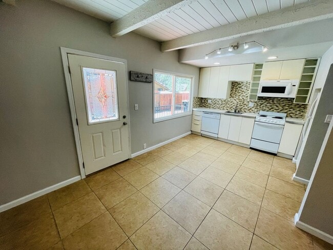 Photo - Pet friendly 1 bedroom unit with washer/dr... Unidad 1