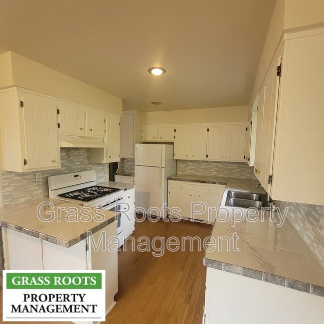 Photo - 255 N Auburn St