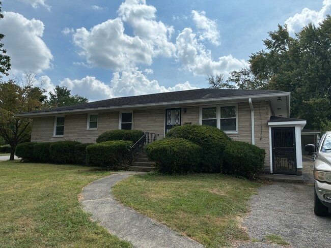 Photo - 132 Greenbriar Rd