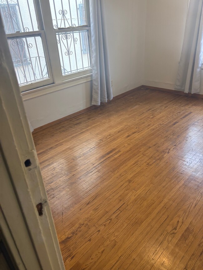 Building Photo - 729 S Cochran Ave Unit 729