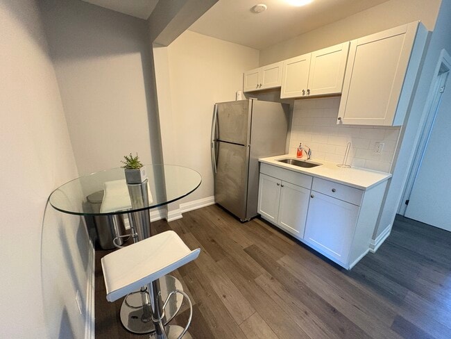 Building Photo - Furnished Unit 1