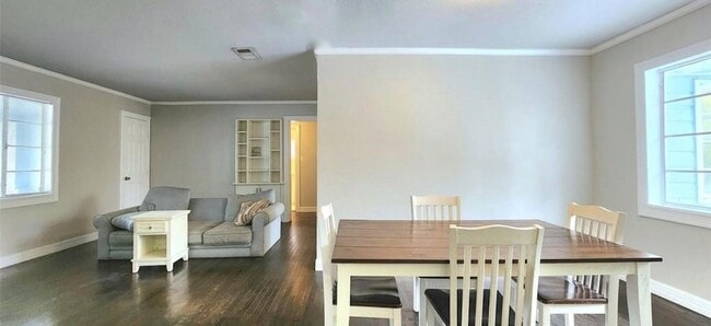 Photo - 6927 Burgess St