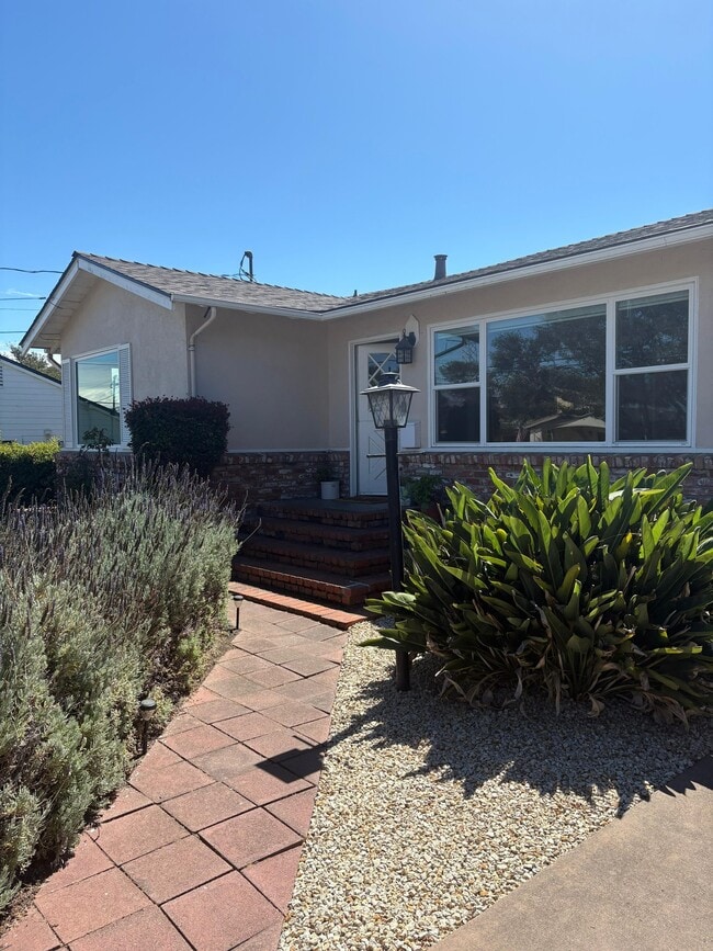 1000 Portola Dr