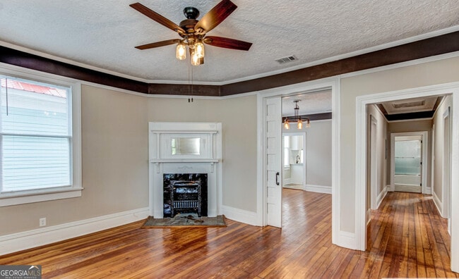 Photo - 136 Broad St