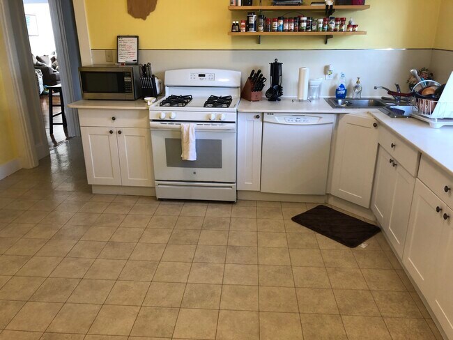 Photo - 27 Bartlett Ave Unit 2