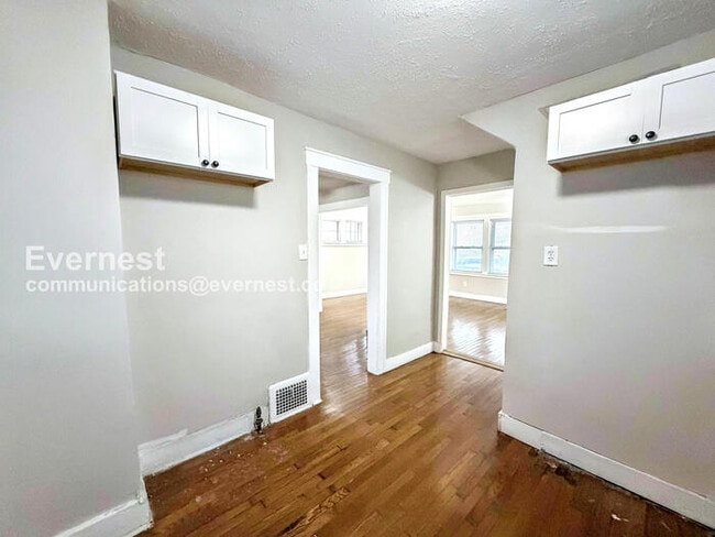 Photo - 2032 Kendall St