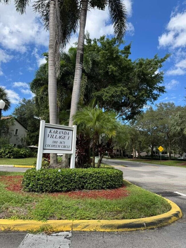 Building Photo - 3167 Cocoplum Cir Unit 3381