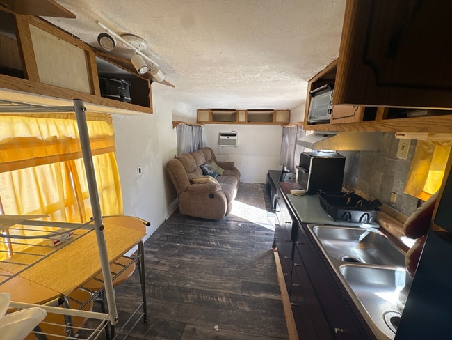 Photo - 4115 Aurora Rd