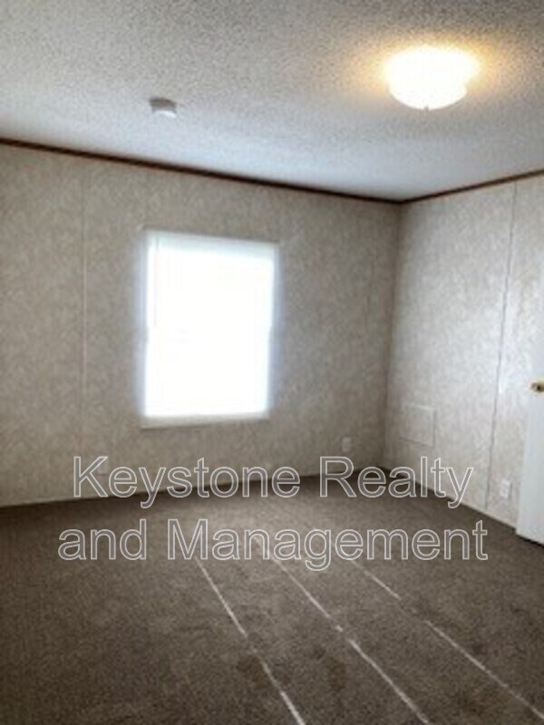 Photo - 703 Trevor Ln