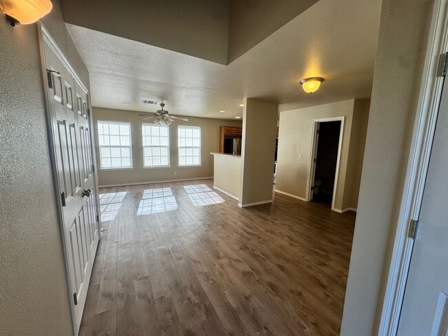 Building Photo - 2917 Creekside Dr