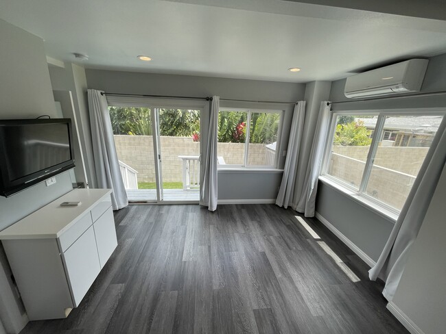 Photo - 6153 Kalaniana?ole Hwy