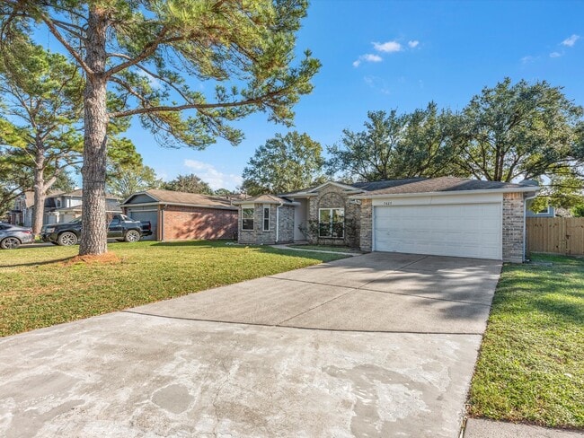 Photo - 5425 Yale Dr