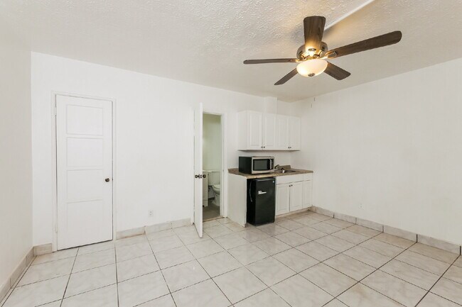 Photo - Newly renovated studio apartment in Hollywood, Florida Unidad F