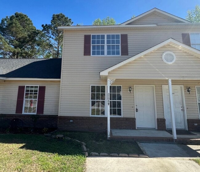 Building Photo - Beautiful 2 bedroom 2.5 bath town house located off Piney Green Road