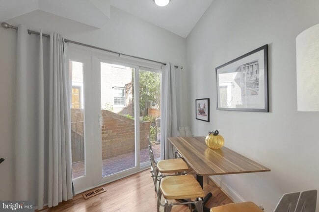 Photo - 116 Commerce St