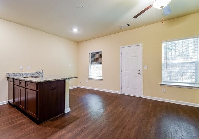 Photo - 503 Highwood Ln