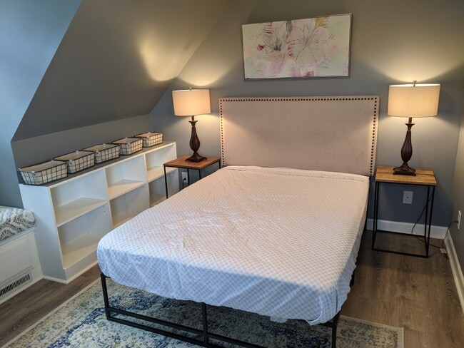 Bedroom - 4303 Thetford Rd Unit Garage apartment