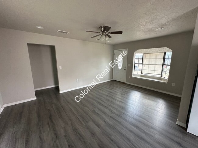 Photo - Updated and spacious 2 bedroom/1 bathroom house with detached 1 car garage. Granite countertops, ...