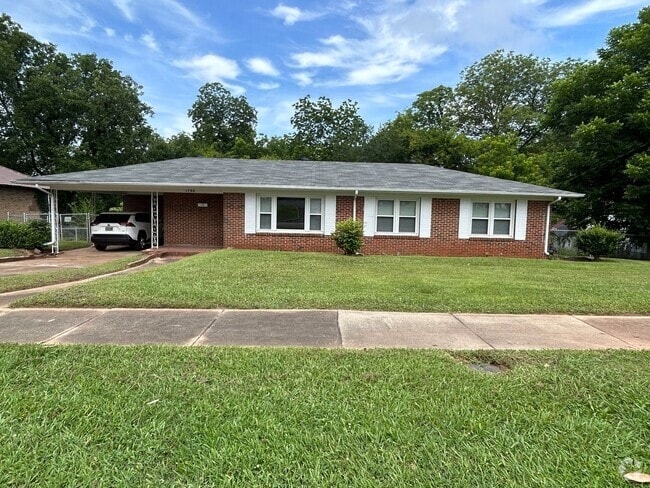 Building Photo - 1706 Dooley Ave Rental