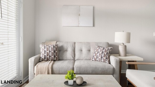 Photo - 14807 Woodland Hills Dr Unidad 9307