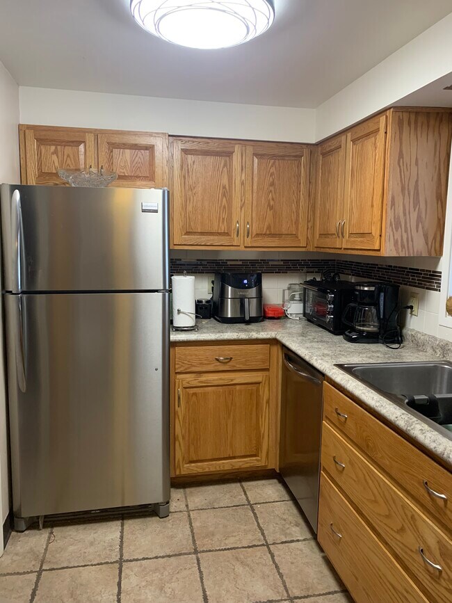 Kitchen - 200 Highland Ave Unit 501