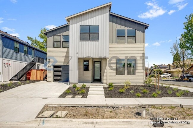 Building Photo - 2203 Versaro Dr