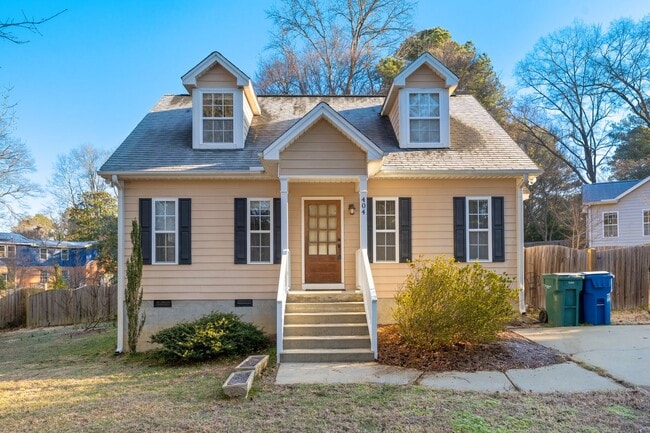 Building Photo - Available now! Perfect 3br/2.5ba Home Only 1/2 Mile From Durham's Best Restaurants!