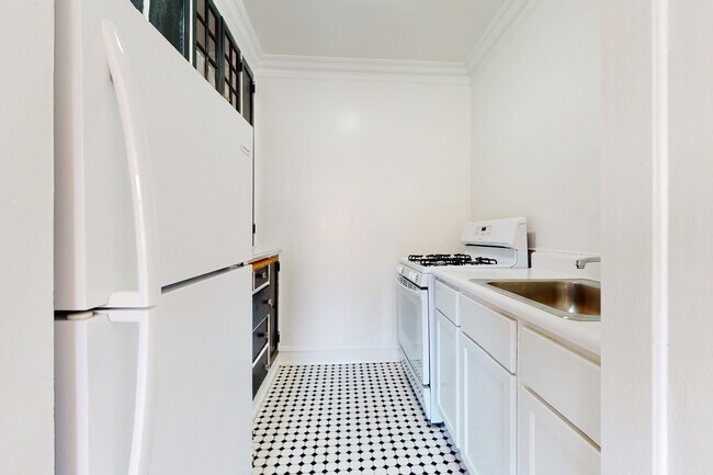 Cocina - 5501 S. Cornell