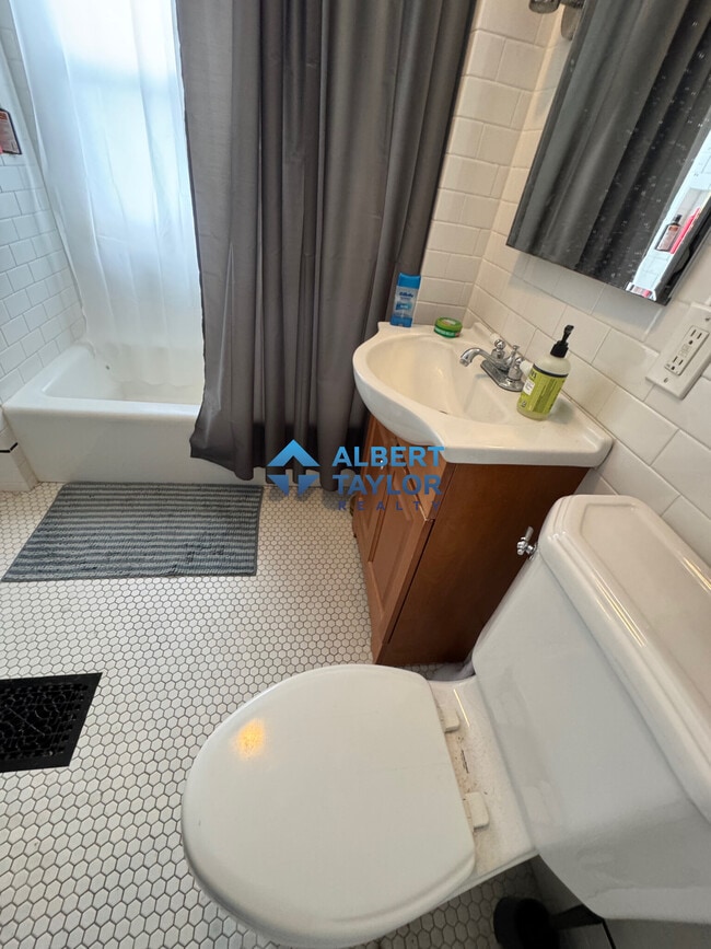 Photo - 1 Woodstock Ave Unidad 1