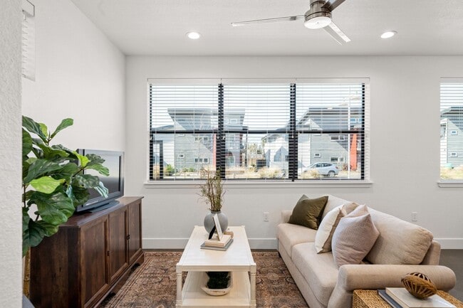 Building Photo - The Boulevards Unit 1