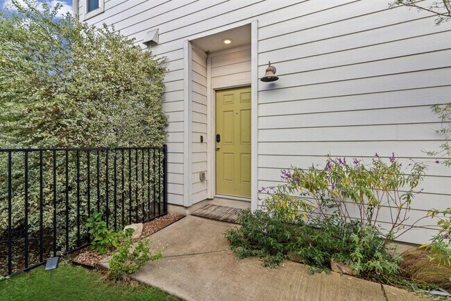 Photo - 7116 Silver Star Ln