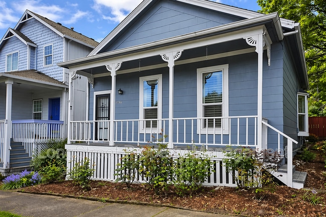 Building Photo - 1734 SW Market St