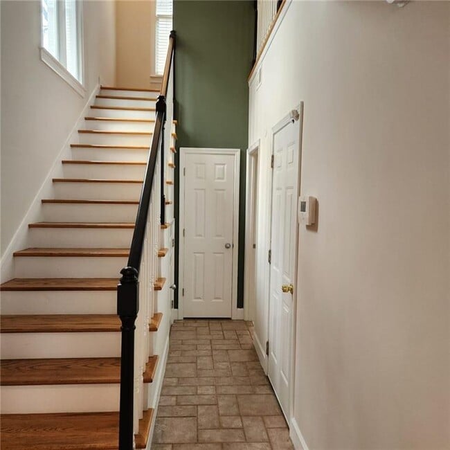 Photo - 687 Bonaventure Ave NE