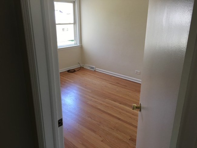 Photo - 5501 W Dakin St Unit First floor